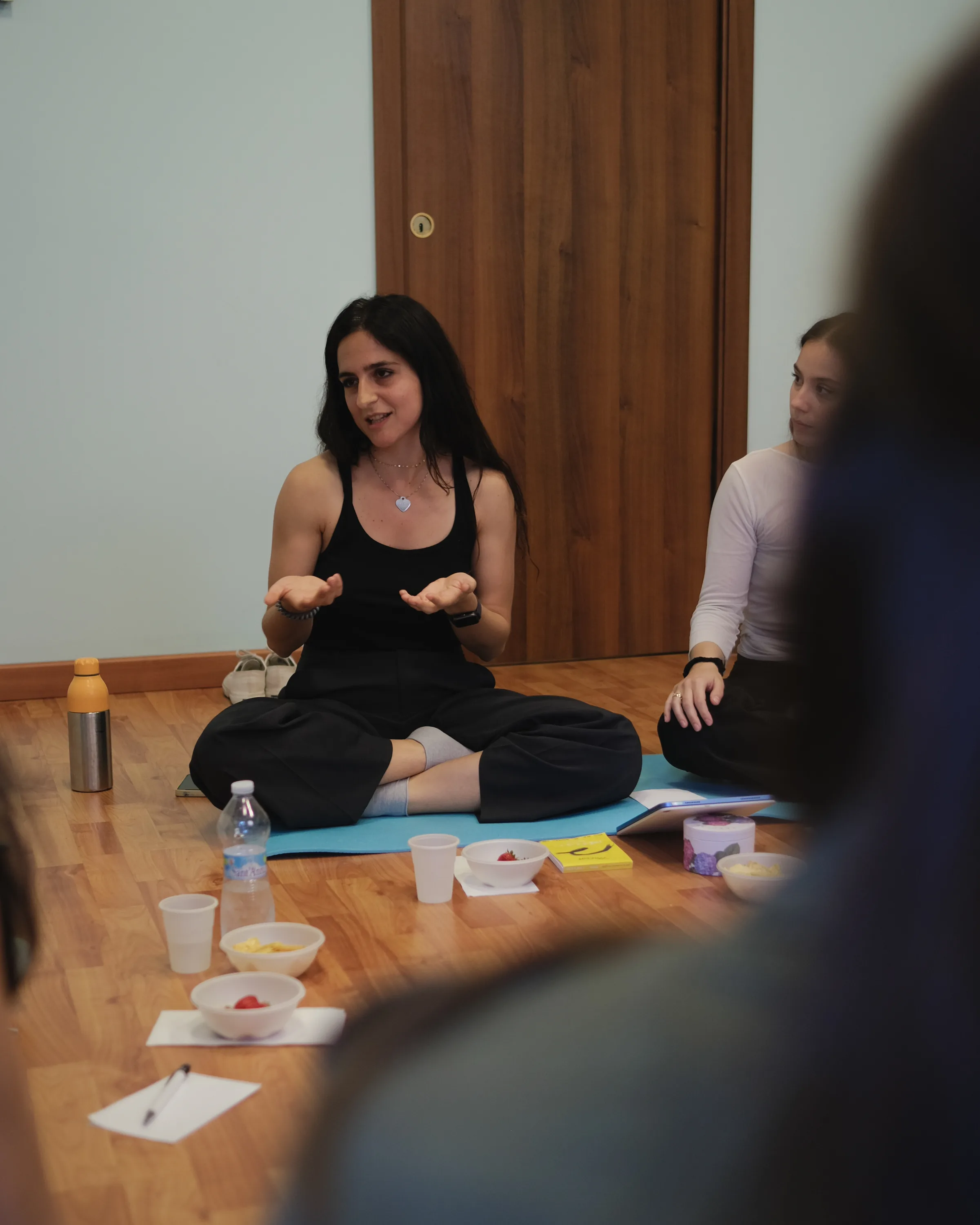 Dr.ssa Ilaria Marini durante un incontro di educazione alimentare in gruppo